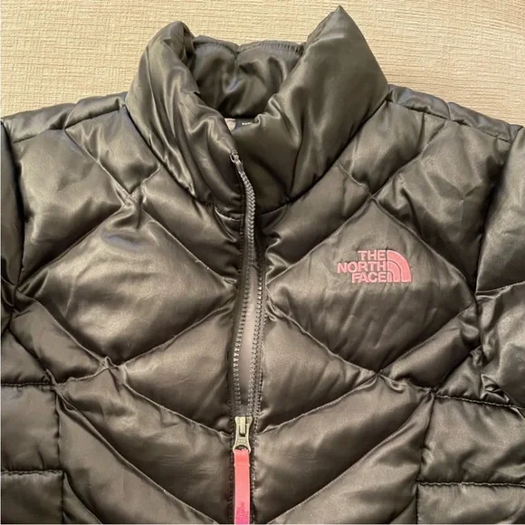 The North Face 550 Girl’s Puffer Jacket (Size M - 10/12) - Picture 3 of 12